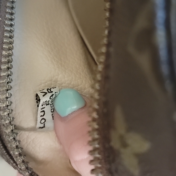 Louis Vuitton Monogram Trousse 28 Crossbody - Picture 8 of 10